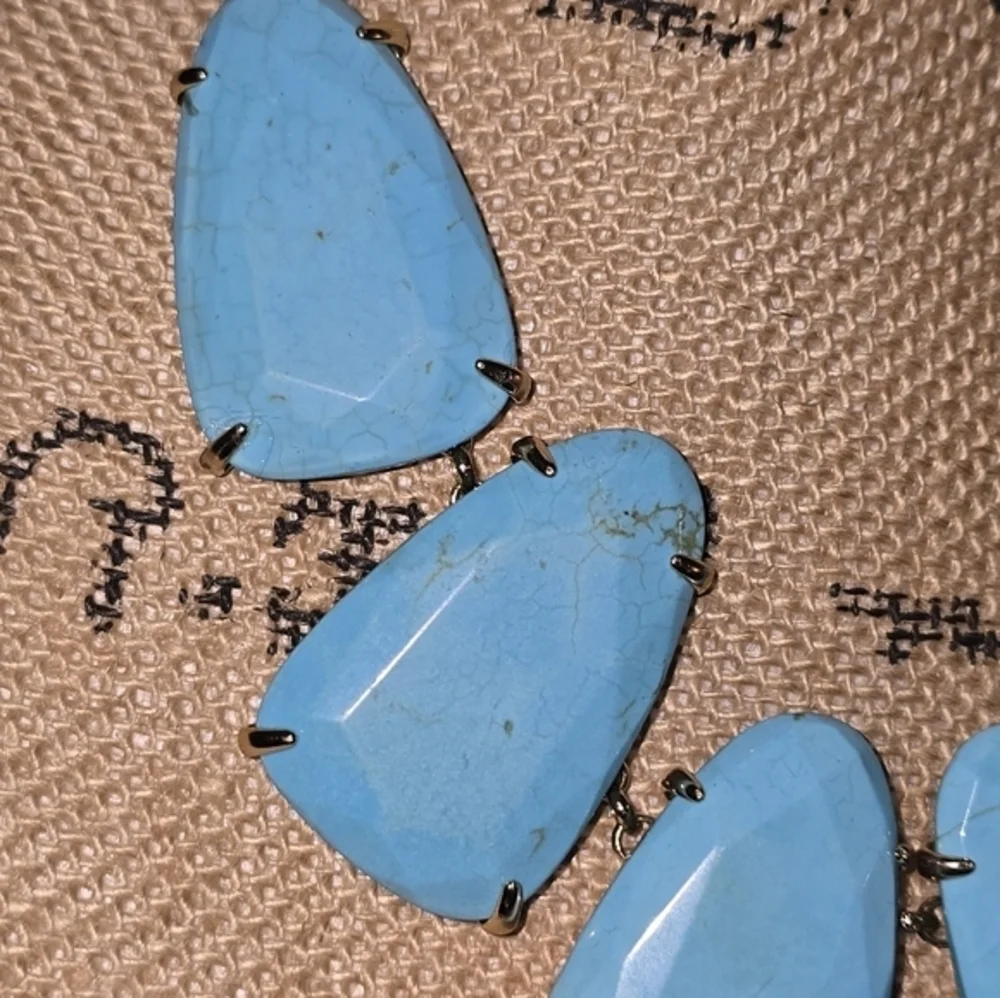 Kendra‎ Scott Harlow statement necklace in Variegated Turquoise Magnesite???